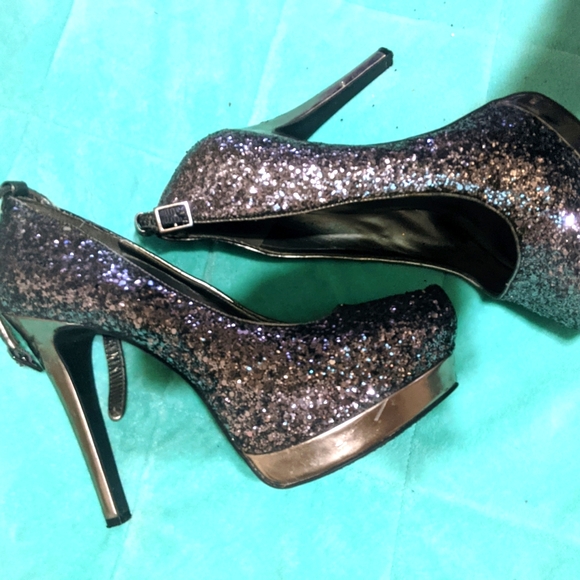 Ladies stilettos - Picture 1 of 4